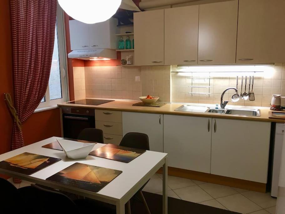 Central Spacious Apartment 70Sqm تريبوليس المظهر الخارجي الصورة